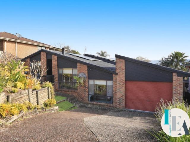 Family Living with Pool & Stunning views