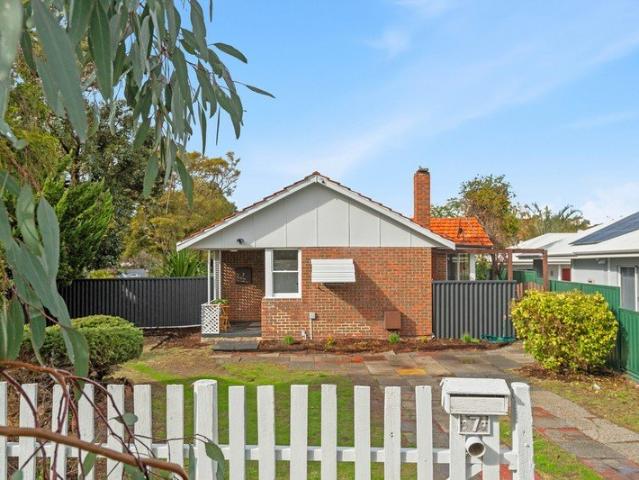 Family Living with Poolside Entertaining on a Corner Block