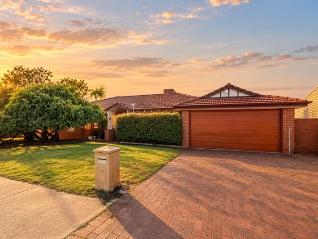 Family Living with Poolside Entertaining