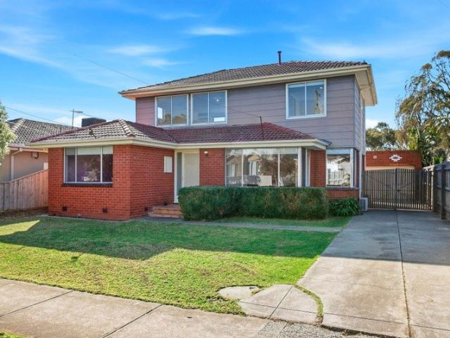 Family Lifestyle, Endless Potential & Lake Views