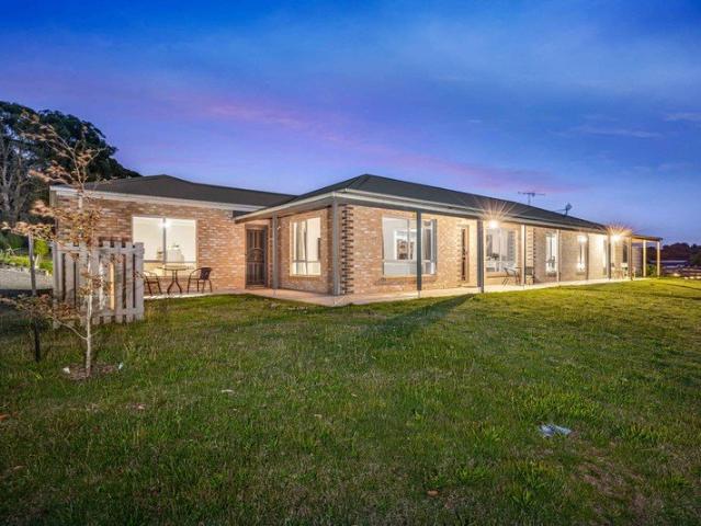 Family Lifestyle Living With Exceptional Setup!
