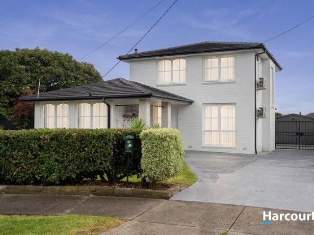 Family Luxury in a Quiet Court Setting