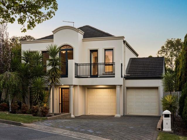 Family Scale with Alfresco Finesse in Leafy Golden Grove