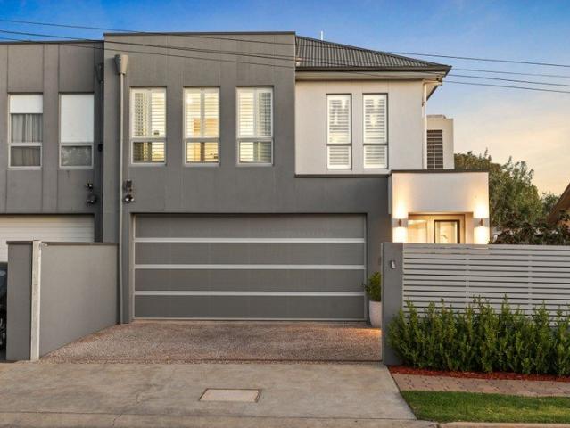 Family Size Paradise: 6 Bedrooms & Swimming Pool!