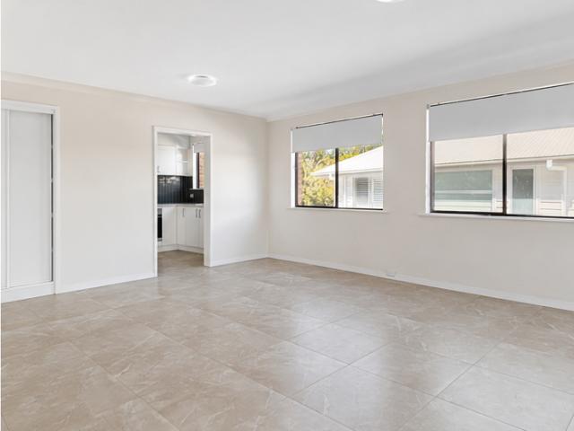 Family Sized 3 Bedroom Duplex with Study & Double Carport