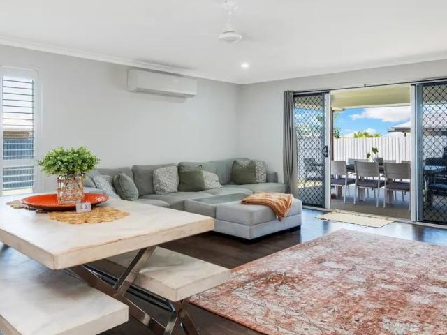 FAMILY SIZED HOME IN PACIFIC HEIGHTS + SHED