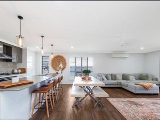FAMILY SIZED HOME IN PACIFIC HEIGHTS + SHED