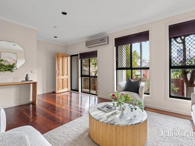 Family sized hideaway among the calm of Royal Park