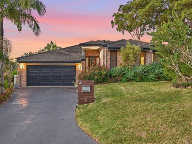 Family Sized Living on a Huge 1,134m² Block with Side Access