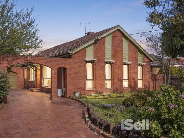 FAMILY SIZED LIVING WITH SPACE TO RENOVATE OR REIMAGINE