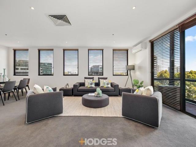 Family Sized Luxury Living in Iconic Resort Style Southbank Tower