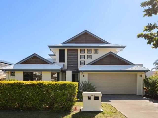 FAMILY SIZED SPACE AND FLEXIBILITY IN PRIZED COASTAL SETTING