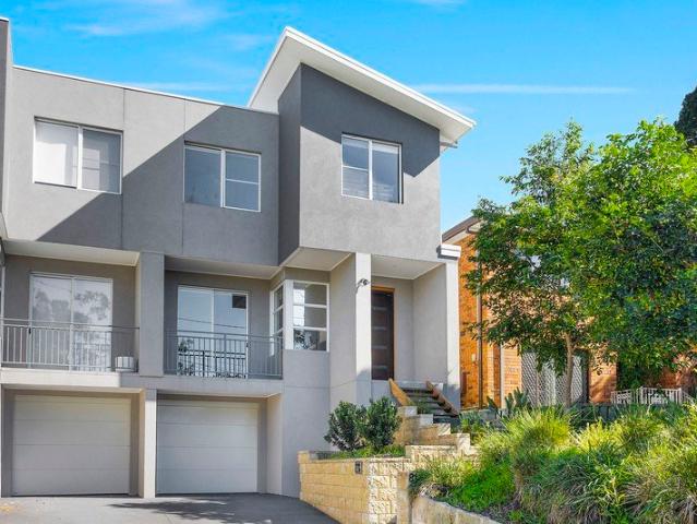 Family Sized Townhouse, Central Location