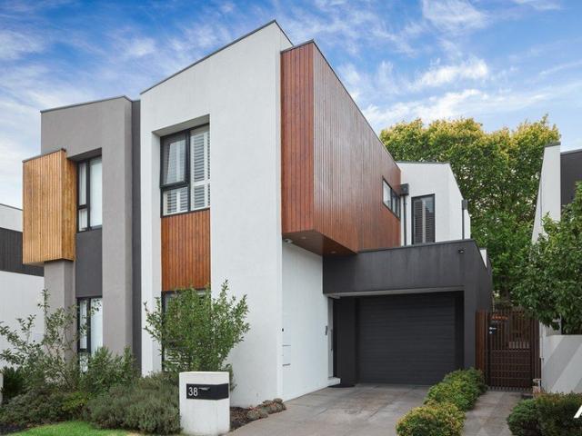 Family Space and Leafy Calm in a Quiet Camberwell Pocket