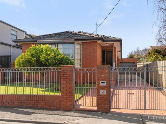 Family Space and Lifestyle Convenience by Kew Junction
