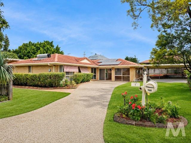 Family Space, Dual Living & Subdivision Potential on 907m²!