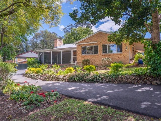 Family space, established gardens, short walk to school