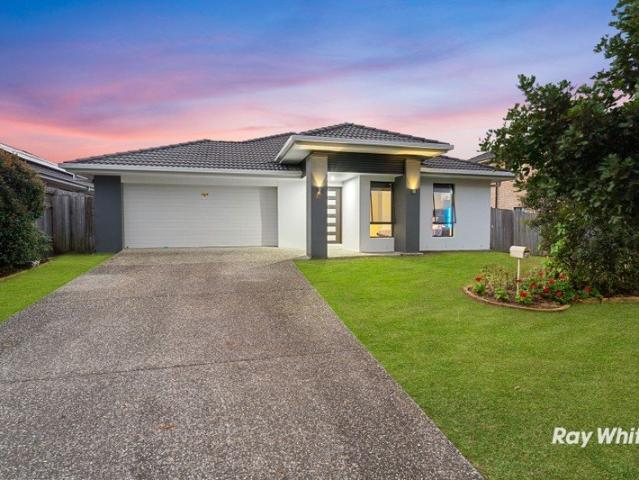 FAMILY SPACE, STYLE AND THREE LIVING ZONES!
