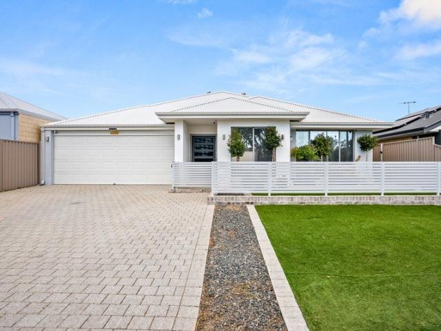 FAMILY SPACE, POOL & ENTERTAINING IN PARKLAND HEIGHTS