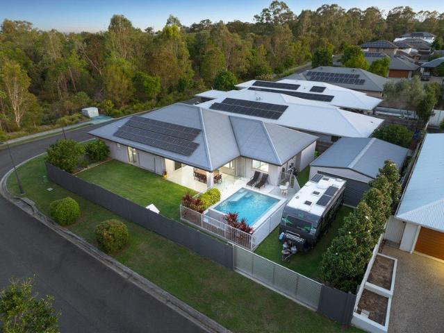 FAMILY SPACE, POOL, SIDE ACCESS AND SHED ON A CORNER BLOCK