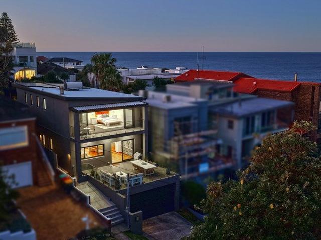 Family Paradise in Lurline Bay with Magical Coastal Views & Swimming Pool