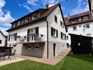 6 BR freestanding house great location