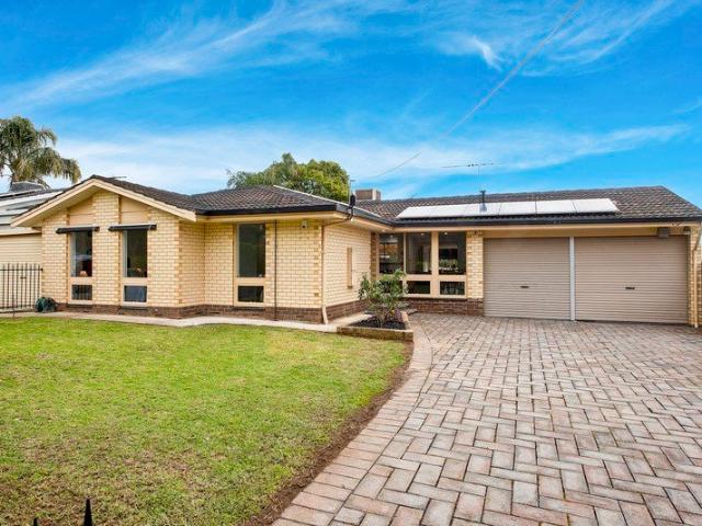Family Ready 20m Frontage Home in Boutique Lifestyle Locale!