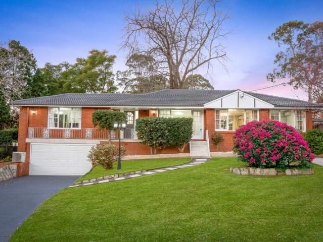 Family residence fully renovated to deliver a contemporary lifestyle in a convenient pocket
