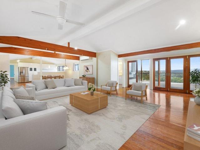 Family Residence with Vast Hinterland, Lake, and Ocean Views