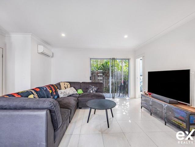 Family Townhouse with Playground, Gym & Reserve Backing | Helensvale