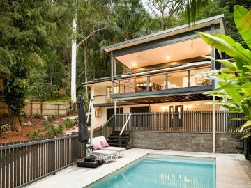 Family tree home set on leafy cul de sac