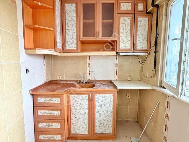 Familyadan Girne Cad Alt Sokağında 2+1 Kiralık 80m2 Yüksek Giriş