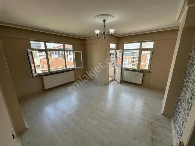 Family'den Şirinevler De 2+1 85 M² Temiz Kiralık Daire