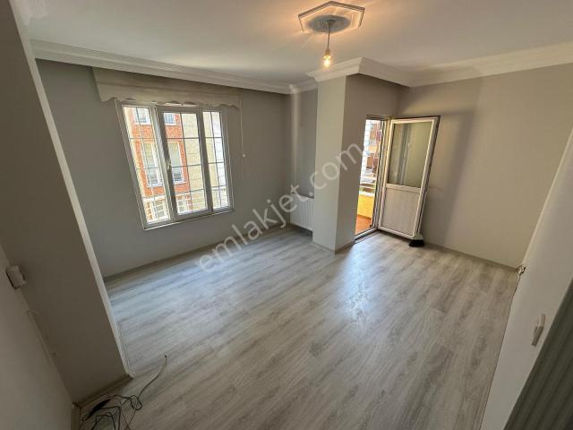 Family'den Zafer Mahallesinde 2+1 15 Yıllık Temiz Kiralık Daire