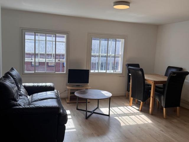 Fantastic 3 Bedroom Apartment/ Bills included