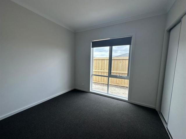 Fantastic 3 Bedroom home in THORNHILL PARK!