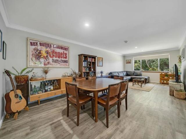 Fantastic 3x2 Duplex in Prime Parkside Location