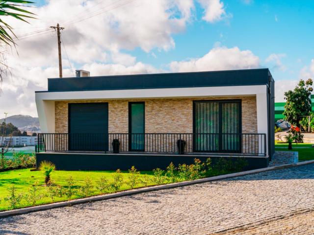 Fantastic 1 bedroom house in a small private condominium in Requião