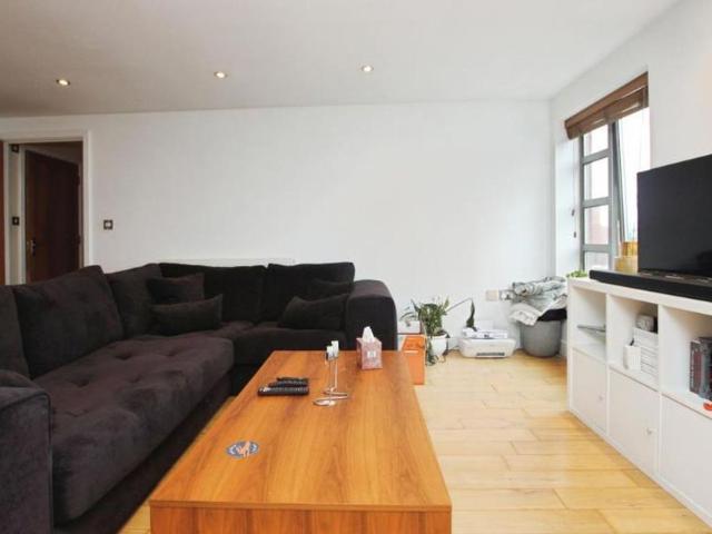 Fantastic 2 bedroom, modern apartment on the ever popular Gloucester Road, within easy access to all local amenities and the City Centre