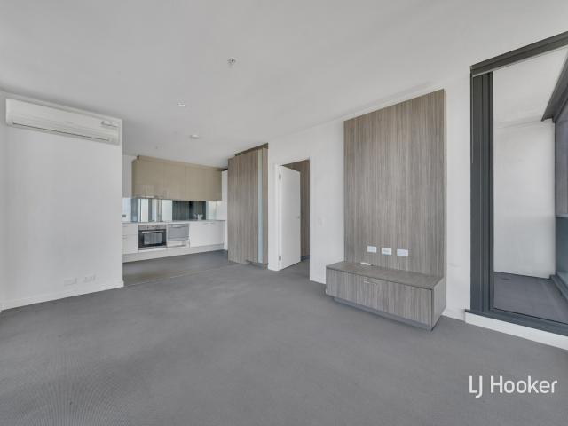 Fantastic 2 Bedroom Apartment with Stunning Water Views!