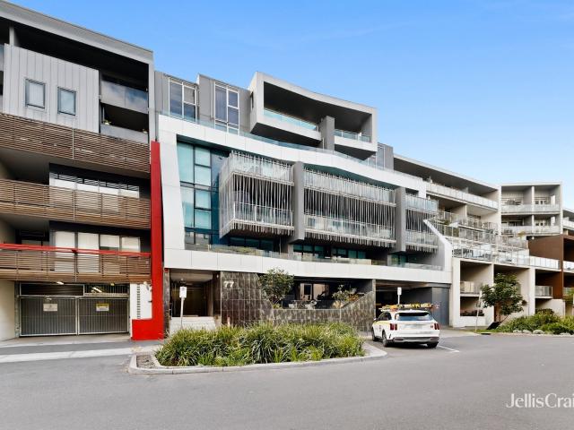 Fantastic 2 bedroom apartment in the highly sort after 'Nautilus' complex is all about lifestyle