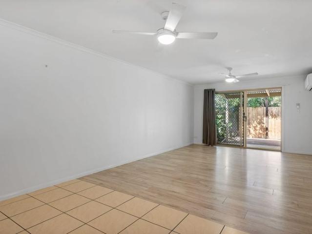 Fantastic 2 Bedroom Low set Villa, Plus Study and Room for 2 Cars!