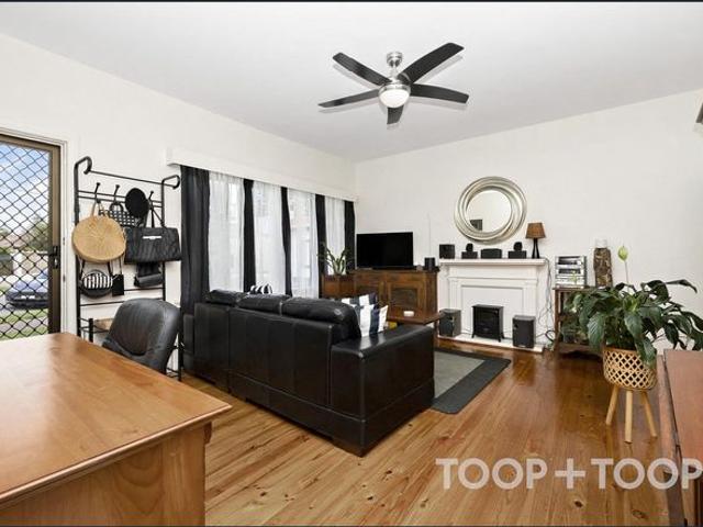 Fantastic 2 Bedroom Unit Only Moments From The Beach
