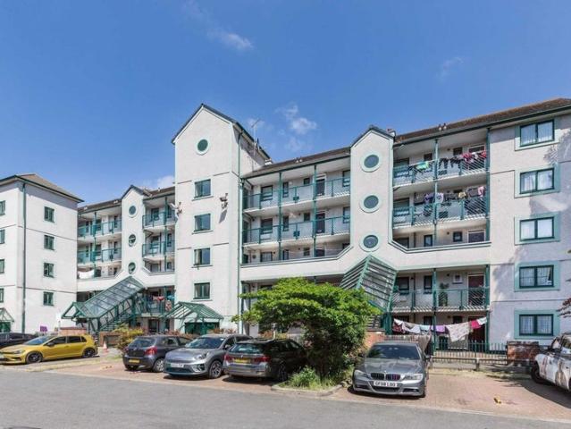 Fantastic 4 bedroom apartment in Limehouse