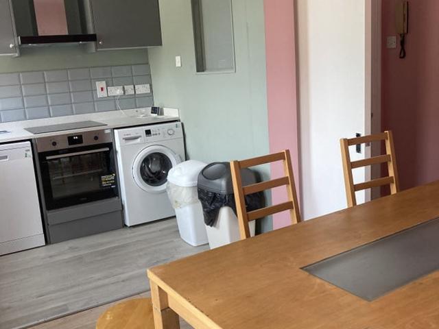 Fantastic 4 bedroom flat perfect for 4 students