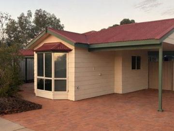 FANTASTIC 4 BEDROOM HOME GREAT LOCATION!