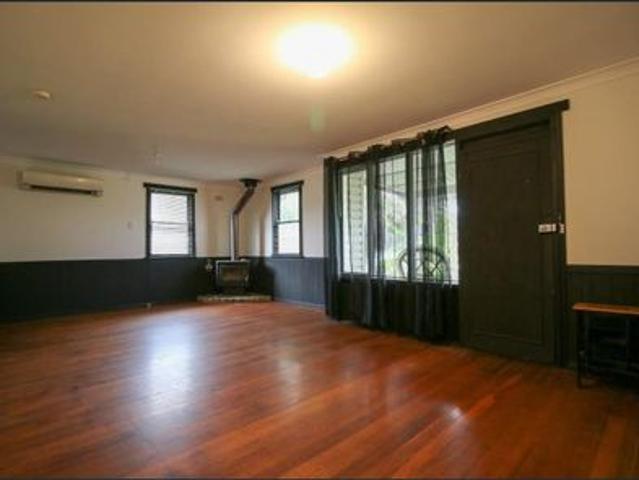 Fantastic, convenient town position. 3 bedroom cottage with drive thru carport to a double garage!