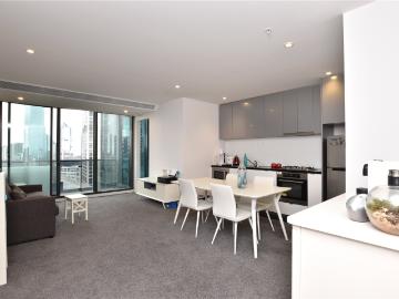 Fantastic and functional 2 bedroom apartment on level 36!