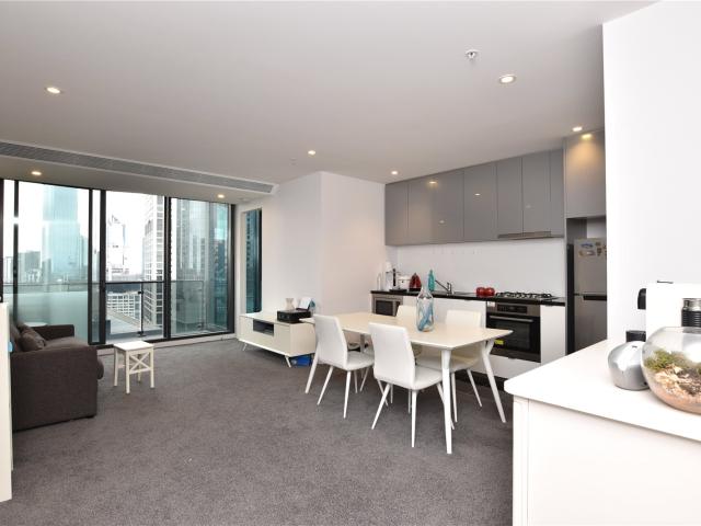 Fantastic and functional 2 bedroom apartment on level 36!