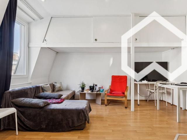 Fantastic, Bright Maisonette Apartment with Skyline Views in Frankfurt's Prime Location, Frankfurt Amsterdam Apartments for Rent